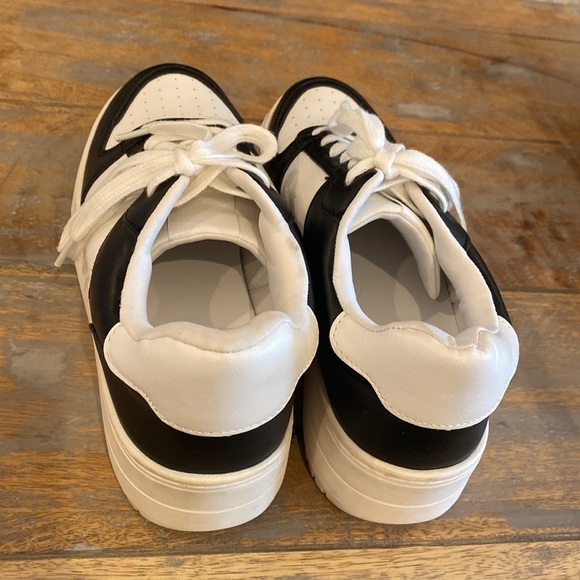 Wild Fable Black Lola Low-Top Lace-Up Sneakers 8.5 - Picture 3 of 9